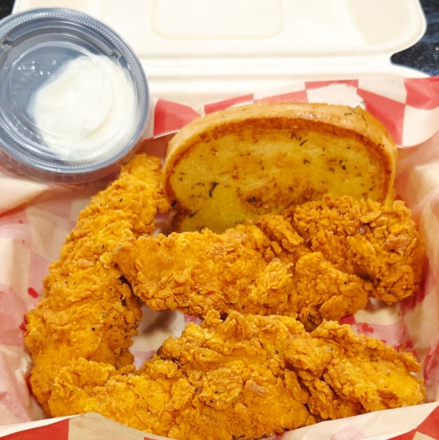 Hand Breaded Chicken Tenders 5 Pieces.